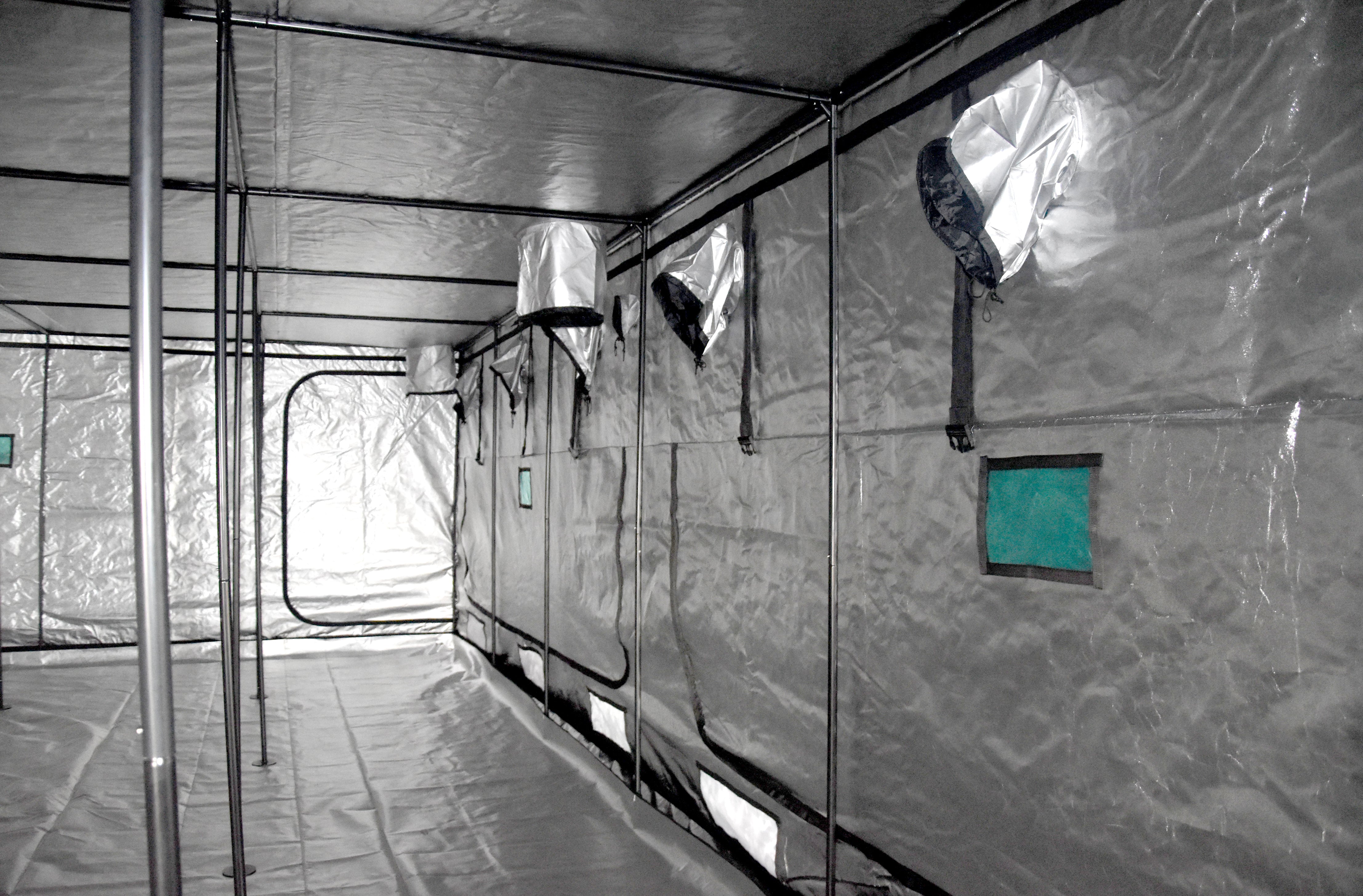 BudBox PRO TITAN 9 900x450x240cm White/Mylar Grow Tent